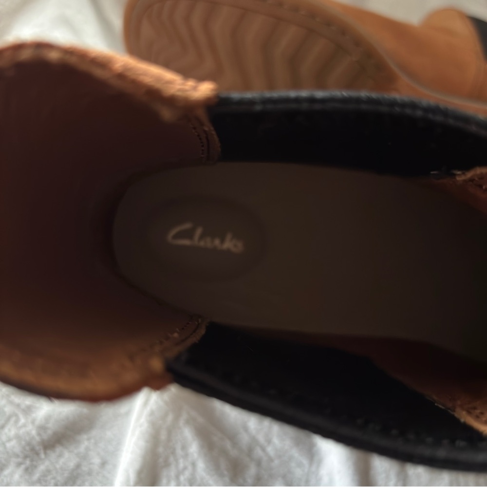 Clarks Women’s Arlo Chelsea Boots Suede Leather Size 10 Pull On - Picture 10 of 13